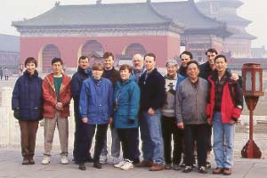 Tong's students pose with
Master Feng